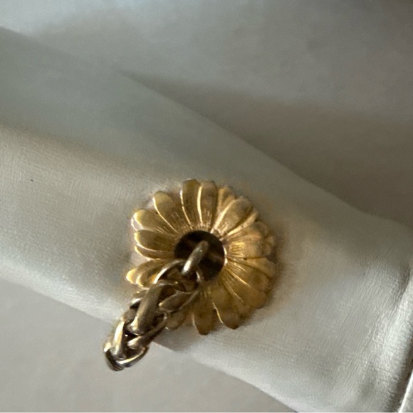 Escada Cream Leather Bag with Gold Chain flower detail - Picture 15 of 15